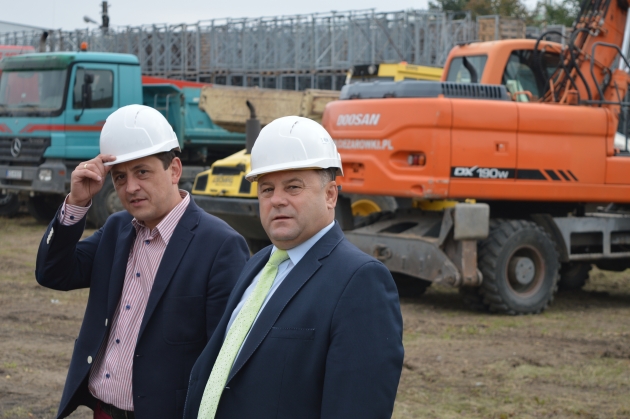 Na zdjęciu: od lewej Mirosław Żytowiecki Dyrektor Zakładu Pinguin Foods w Lipnie oraz Starosta Lipnowski Krzysztof Baranowski