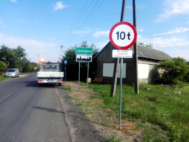 Przebudowana droga nr 2709C Ławki – Janiszewo w miejscowości Chrostkowo