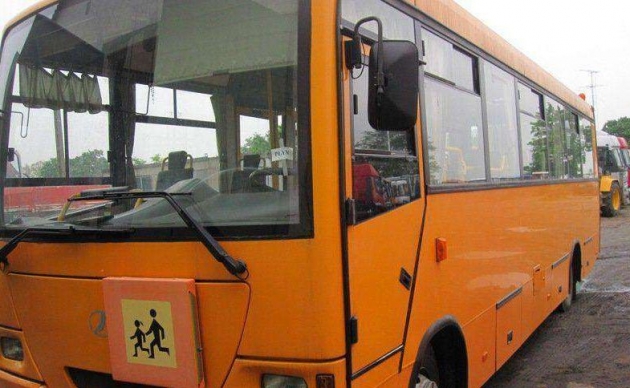 Pijany kierowca uderzył w wiatę szkolnego przystanku autobusowego