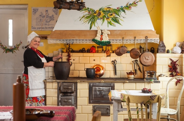 Mirosława Wilk jest jedną z najbardziej rozpoznawalnych gospodyń, specjalizujących się w regionalnej kuchni