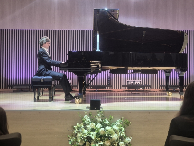 Rafał Blechacz - wybitny polski pianista podczas koncertu w sali koncertowej PSM I St. w Lipnie