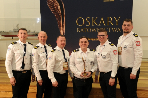 Ratownicy Lipnowskiego WOPR podczas gali Safe Water Angels. Od lewej: Wiktor Rózik, Janusz Sarnowski, Marcin Makowski, Maciej Pawłowski, Łukasz Gajda, Mateusz Tomaszewski.