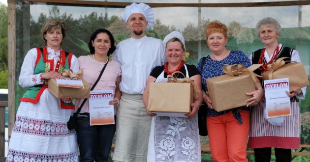 Miorosławie Wilk ( w środku) zawsze towarzyszy uśmiech