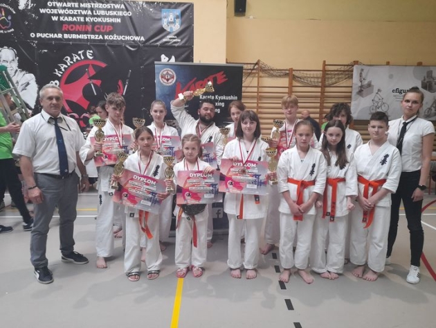 Lipnowski Klub Kyokushin Karate podczas zawodów w Kożuchowie.