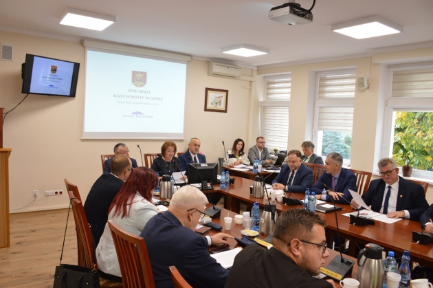 Radni podczas XVIII sesji Rady Powiatu w Lipnie. Sala konferencyjna Starostwa Powiatowego w Lipnie 