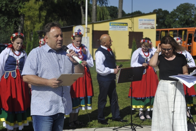 Podczas spotkania organizatorzy wręczyli podziękowania wszystkim, którzy wspierają niepełnosprawnych na naszym terenie. 