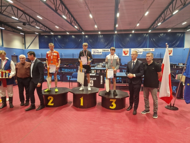 Sylwester Ciechanowski - uczeń ZS Specjalnych w Lipnie na najwyższym stopniu podium Ogólnopolskiego Turnieju Tenisa Stołowego w Gdańsku