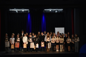 Uczestnicy VI Powiatowego Konkursu Recytatorskiego „Słowo i ja...”