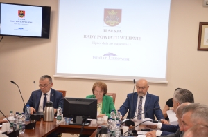 Na zdjęciu od lewej: Andrzej Nowak (Wiceprzewodniczący Rady Powiatu w Lipnie), Mariola Rybka (Przewodnicząca Rady Powiatu w Lipnie), Tadeusz Gradkiewicz (Wiceprzewodniczący Rady Powiatu w Lipnie) podczas II sesji VII kadencji Rady Powiatu w Lipnie 