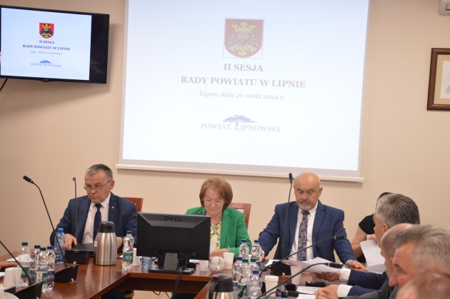Na zdjęciu od lewej: Andrzej Nowak (Wiceprzewodniczący Rady Powiatu w Lipnie), Mariola Rybka (Przewodnicząca Rady Powiatu w Lipnie), Tadeusz Gradkiewicz (Wiceprzewodniczący Rady Powiatu w Lipnie) podczas II sesji VII kadencji Rady Powiatu w Lipnie 