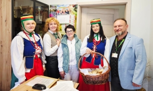 Dyrektor i uczennice ZS w Dobrzyniu nad Wisłą odwiedziły Starostwo Powiatowe w Lipnie