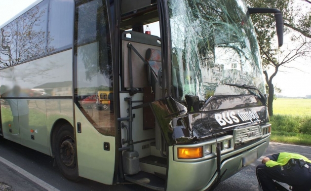 Wypadek autokaru. Dzieci bezpieczne!