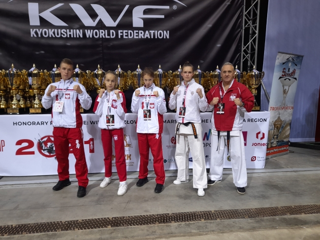 Zawodnicy Lipnowskiego Klubu Kyokushin Karate podczas Mistrzostw Świata.