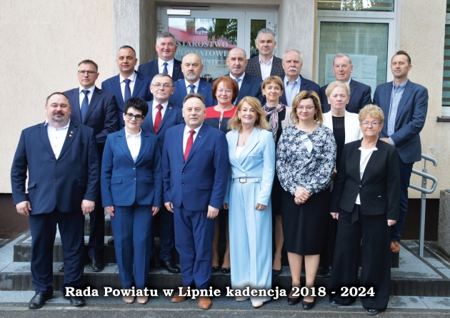 Rada Powiatu w Lipnie - kadencja 2018-2024 (Stoją od lewej: Jerzy Kowalski (Członek Zarządu), Maria Kulig (Wicestarosta Lipnowski), Krzysztof Baranowski (Starosta Lipnowski), Anna Smużewska (Przewodnicząca Rady Powiatu), Marzena Niekraś, Grażyna Frymarkiewicz, Jacek Zająkała, Andrzej Nowak (Członek Zarządu), Mariola Rybka, Dorota Łańcucka, Małgorzata Rzepczyńska, Krzysztof Grzywiński , Tadeusz Gradkiewicz (Wiceprzewodniczący Rady), Jacek Góźdź (Wiceprzewodniczący Rady), Ryszard Dobieszewski (Członek Zarządu), Jan Wadoń, Sławomir Wiśniewski, Zbigniew Agaciński, Mariusz Linkowski.)