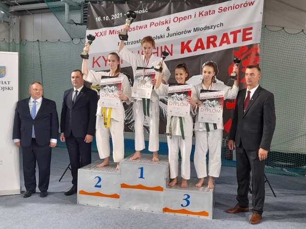 Zawodniczka LKKK na najwyższym stopniu podium