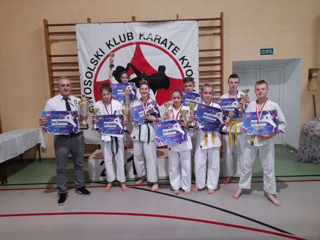 Drużyna Lipnowskiego Klubu Kyokushin Karate podczas ostatnich zawodów.