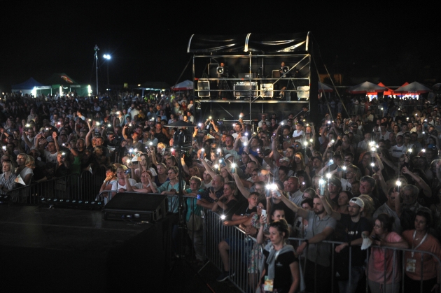 Tłumy ludzi pojawiły się podczas pierwszej edycji festiwalu Summer Fest. 