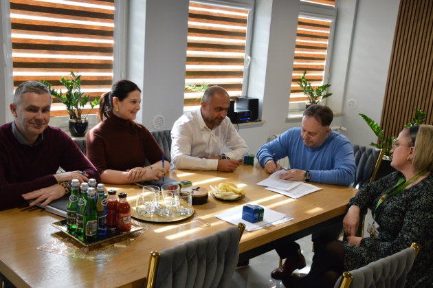 Podpisanie umowy na przebudowę oddziały ginekologiczno-położniczego w lipnowskim szpitalu