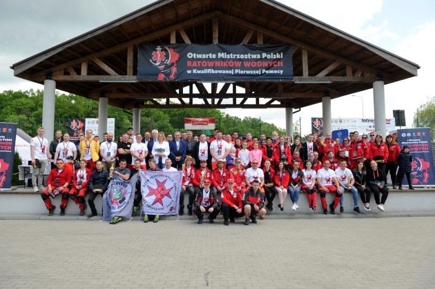 Wszyscy uczestnicy i organizatorzy I Otwartych Mistrzostw Polski Ratowników Wodnych w Kwalifikowanej Pierwszej Pomocy.