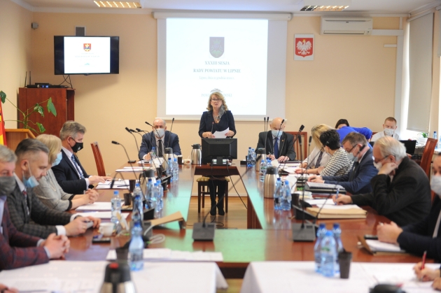 Radni Rady Powiatu w Lipnie podczas ostatniej sesji jednogłośnie przyjęli budżet na rok 2022.