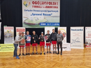 Reprezentanci Zespołu Szkół Specjalnych w Lipnie wraz z opiekunami podczas Ogólnopolskiego Turnieju Badmintona ZSS &quot; Sprawni Razem&quot; w Koninie