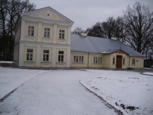 Powiat wsparł remont dworu w Jastrzębiu