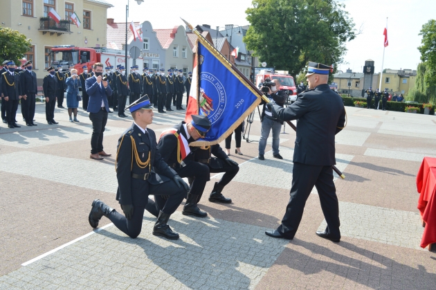 Moment przekazania sztandaru