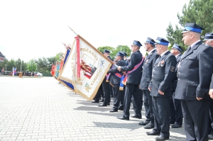 Na zdjęciu poczty sztandarowe oraz druhowie z jednostek Ochotniczych Straży Pożarnych z terenu Powiatu Lipnowskiego 