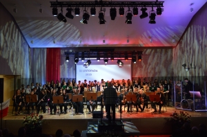 Nauczyciele, Uczniowie i Absolwenci PSM I St. w Lipnie podczas wspólnego występu