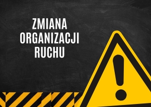 Znak ostrzegawczy oraz napis &quot;Zmiana organizacji ruchu&quot;