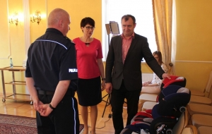 Powiatowa komenda z prezentami od miasta