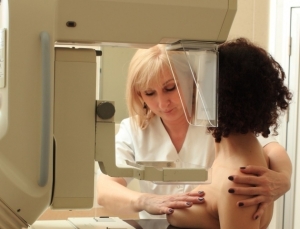 Badanie mammograficzne (zdjęcie ilustracyjne)