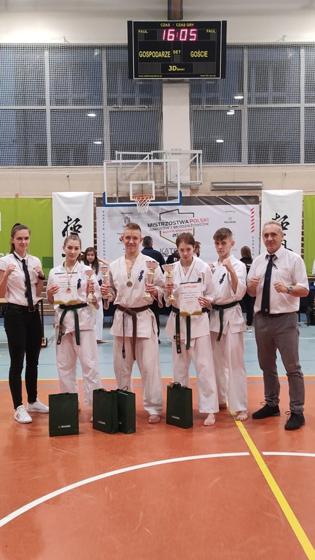 Reprezentacja Lipnowskiego Klubu Kyokushin Karate podczas Mistrzostw Polski Juniorów i Młodzieżowców w Katowicach