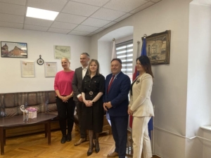 Przedstawiciele Powiatu Lipnowskiego: Starosta Lipnowski Krzysztof Baranowski, Wicestarosta Lipnowski Mariusz Linkowski, Skarbnik Powiatu Monika Lewandowska podpisali porozumienie z władzami Nieszawy: Burmistrzem Beatą Podlewską i Skarbnikiem Miasta Karoliną Wiatrowską
