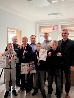 Trener i zawodnicy Czarny Orzeł - Szkoła Walki spotkali się ze Starostą Lipnowskim Krzysztofem Baranowskim i Wicestarostą Lipnowskim Mariuszem Linkowskim