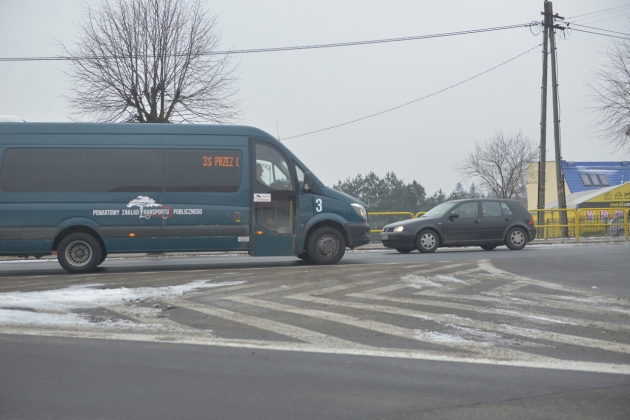 Autobus Powiatowego Zakładu Transportu Publicznego w Lipnie (zdjęcie ilustracyjne)