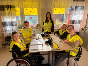 Uczniowie Zespołu Szkół Specjalnych w Lipnie aktywnie włączyli się w obchody Dnia Odblaskowych Kamizelek