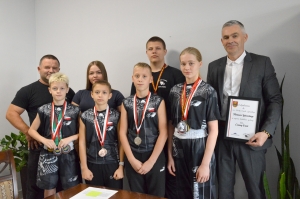 Trener i zawodnicy &quot;Czarnego Orła&quot; podczas spotkania z Wicestarostą Mariuszem Linkowskim