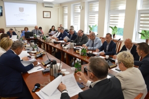 XVI sesja Rady Powiatu w Lipnie w sali konferencyjnej Starostwa Powiatowego w Lipnie