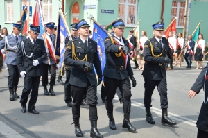 Przemarsz uczestników Powiatowo-Miejskich obchodów Święta Wojska Polskiego