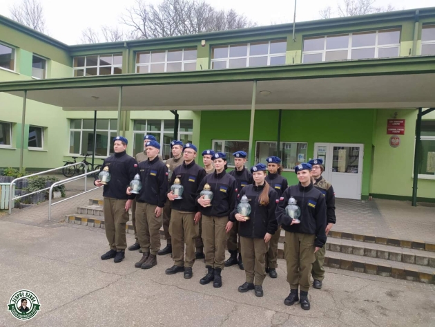 Uczniowie Zespołu Szkół im. W. Łukasińskiego w Skępem zapalili Światełka Pamięci