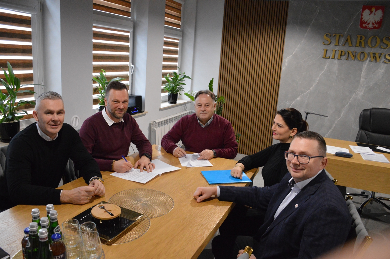 Powiat Lipnowski wspiera Gminę Skępe - podpisano umowę na dofinansowanie przebudowy ul. Kolejowej