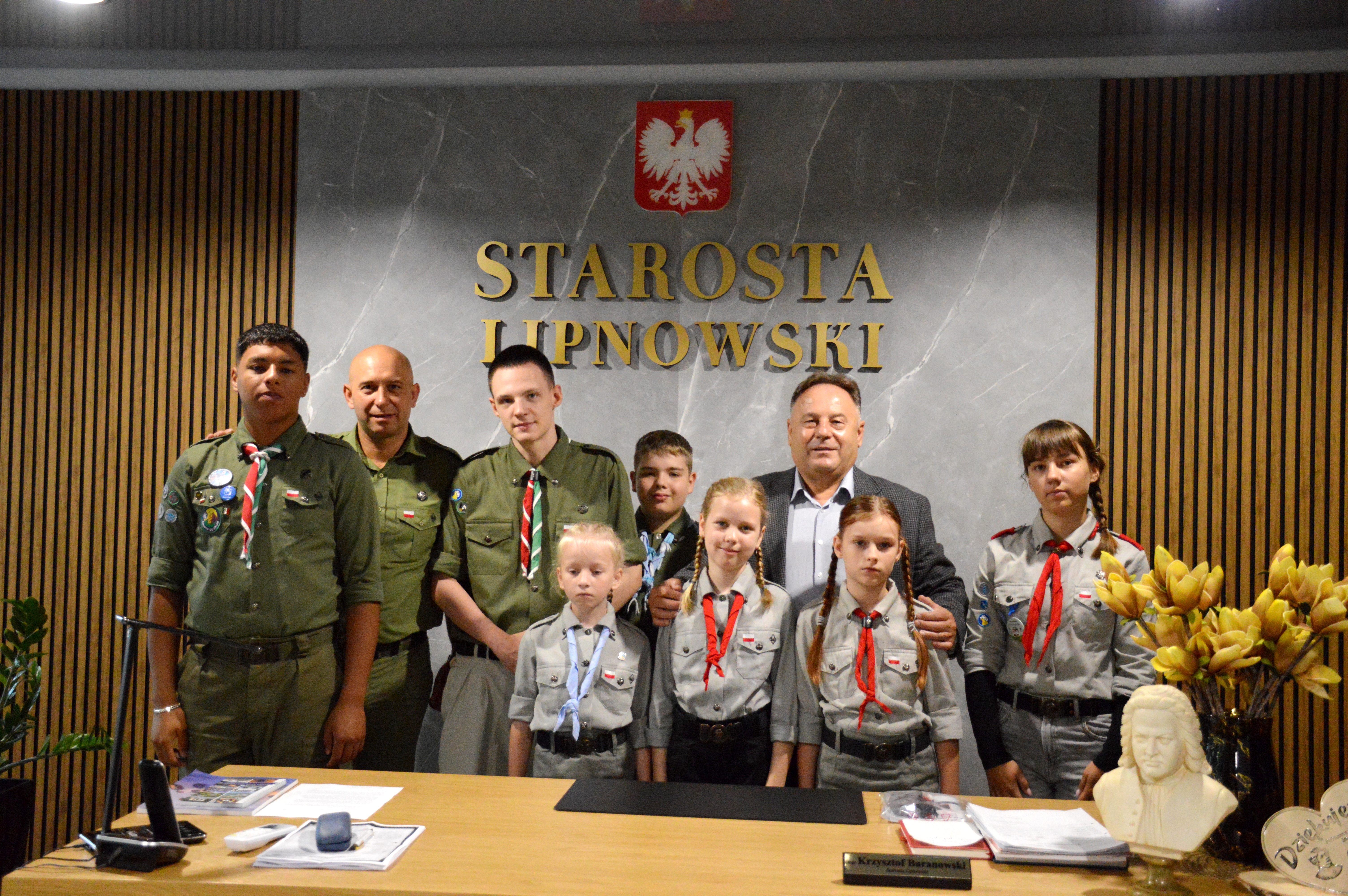 Harcerze z Wielgiego odwiedzili Starostę Lipnowskiego. Było to miłe spotkanie! Harcerze z Wielgiego odwiedzili Starostę Lipnowskiego. Było to miłe spotkanie!